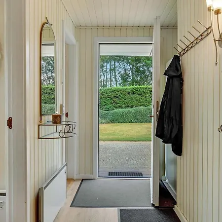 3 Bedroom Amazing In Holiday home